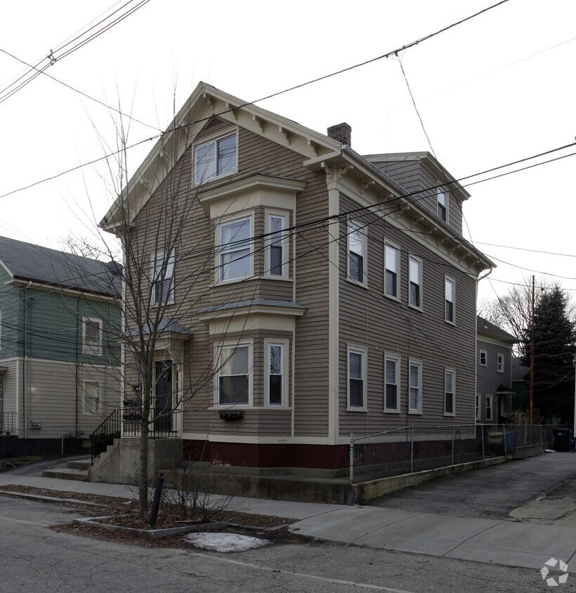 Building Photo - 77 Sycamore St