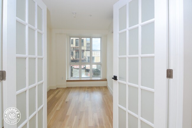 Foto del edificio - 830 St Johns Pl