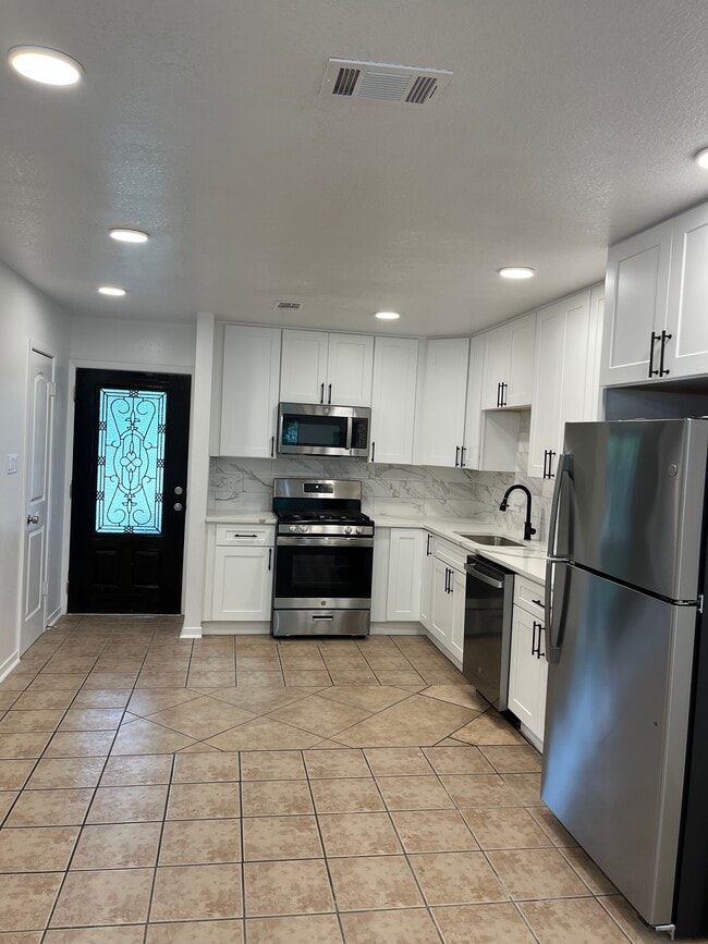 Building Photo - 1508 Valleyridge Dr