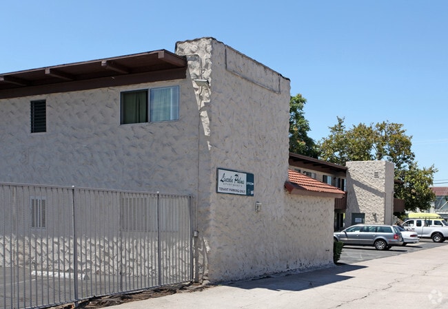 Building Photo - Lincoln Palms