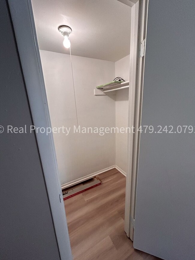 Building Photo - Greenwood Single family 2 bed 1 bath 1 car carport