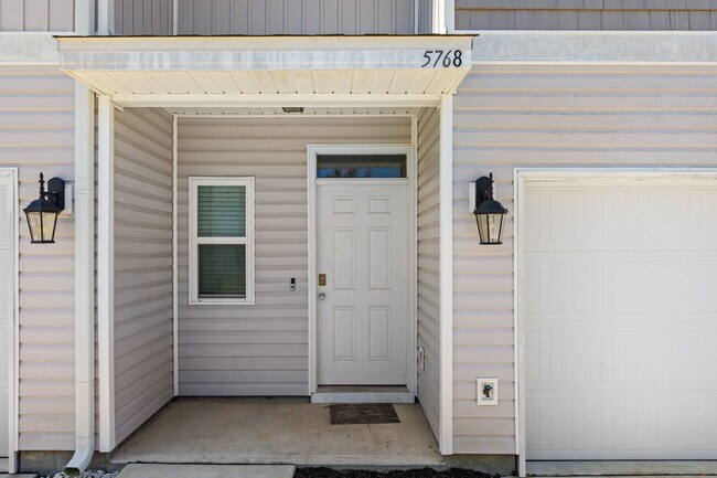 Building Photo - 5768 Callaway Cir
