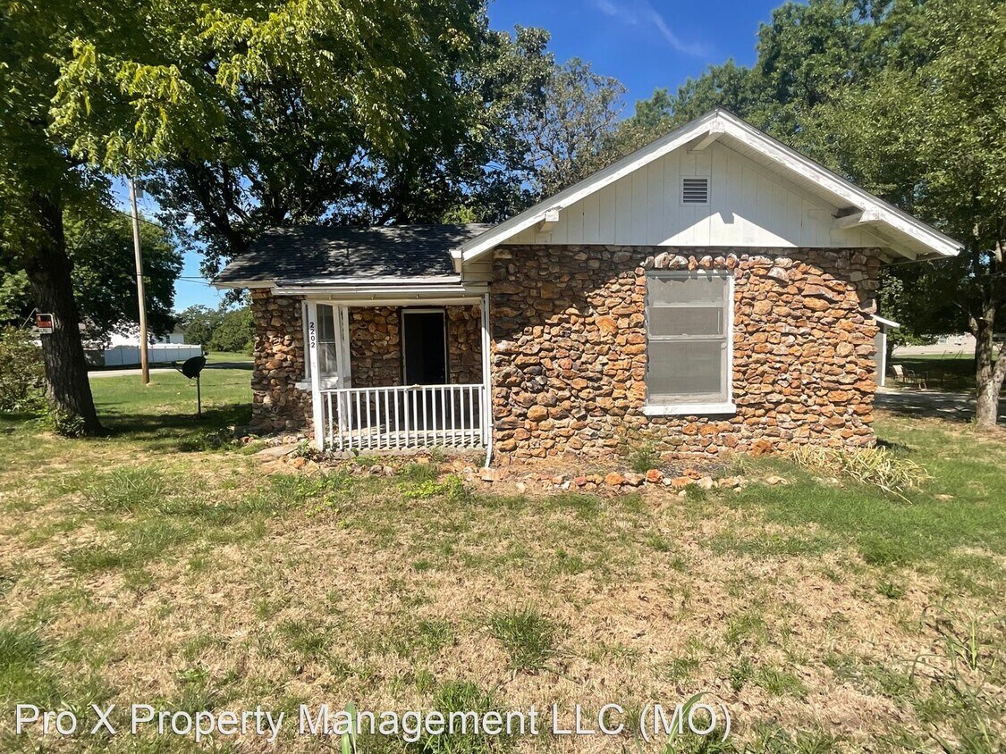 2 br, 1 bath House 2202 N Saint Louis Ave House for Rent in Joplin