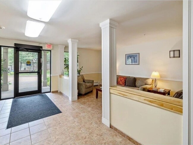 Foto del edificio - 2BD/1BA Condo at City's Edge, South Burlin...