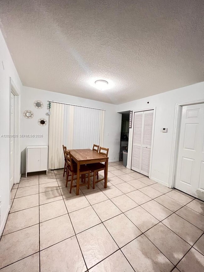 Foto del edificio - 2475 NW 16th St Rd