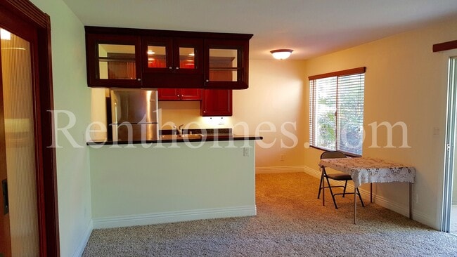 Foto del edificio - La Jolla, 8430 Via Mallorca #110 -Granite Counters, Community Pool and Spa, Near UCSD!