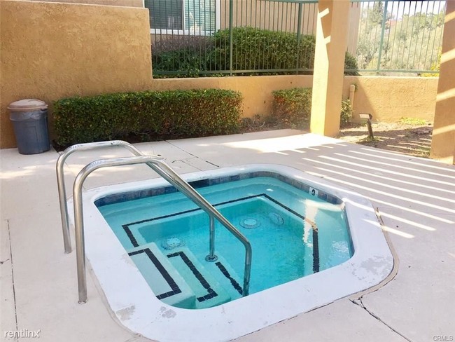 Building Photo - 4 br, 3 bath House - 3001 La Paz Ln Unit A