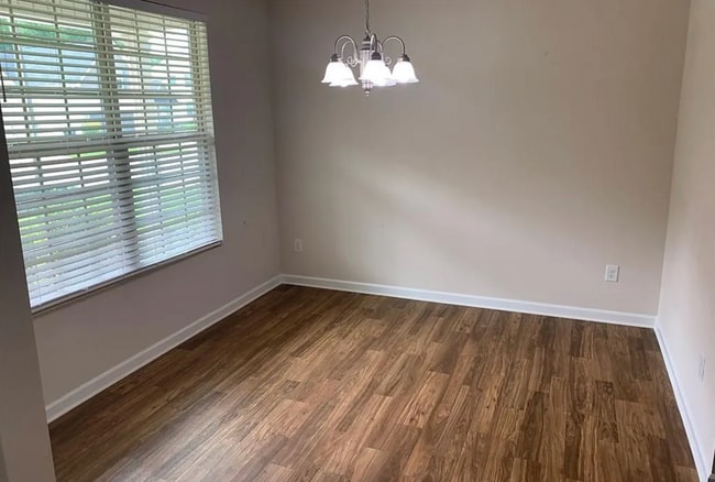 Foto del edificio - Spacious 5 Bedroom, 3 bath home in Greensb...