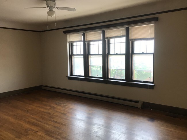 Building Photo - 3070 N Oakland Ave
