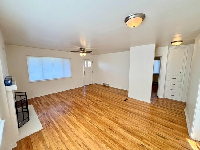 Building Photo - 1398 N 300 W