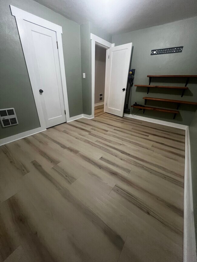 Building Photo - 4211 S Scott St