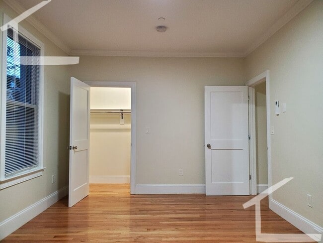 Building Photo - Coolidge Corner Area of Brookline. In-Unit...