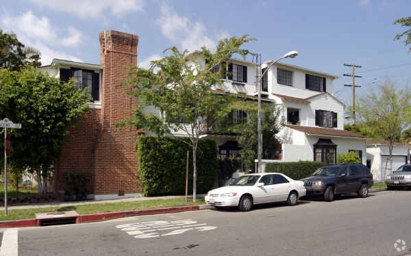 Primary Photo - 363-367 S Crescent Dr