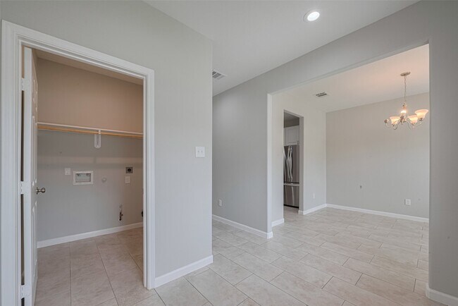 Foto del edificio - 7981 St Louis St