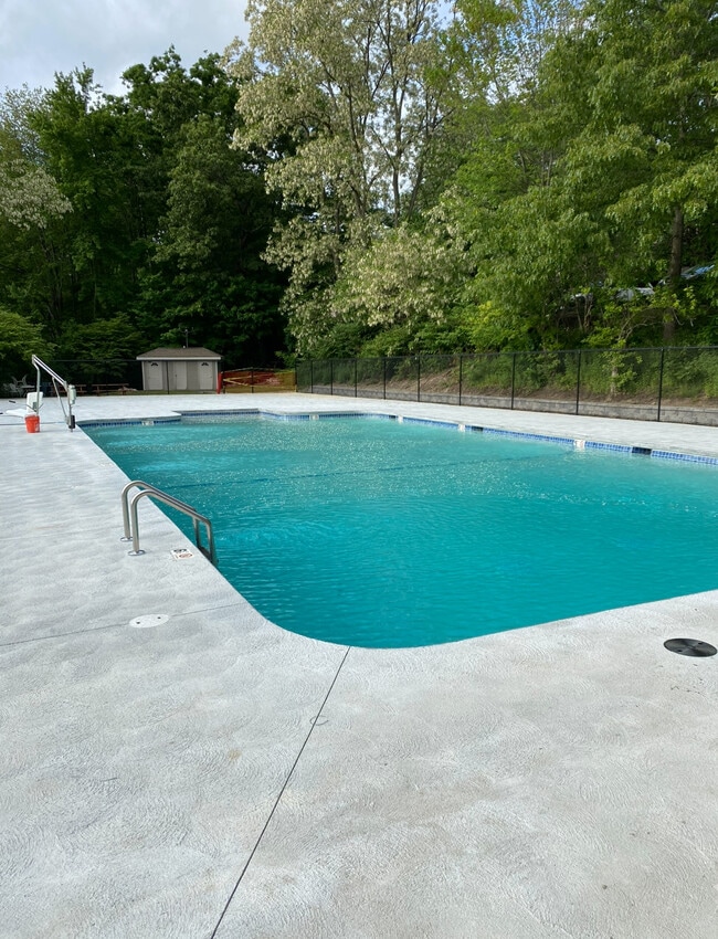 Building Photo - 15 Thayer Pond Dr