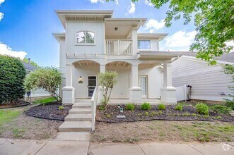 Building Photo - 1828 Mercer Way