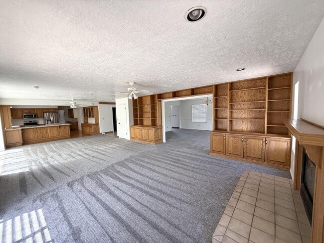 Building Photo - AVAILABLE AUGUST 4TH- RENT - 5 BDRM - 5 1/2 BATH - VIEWS VIEWS VIEWS