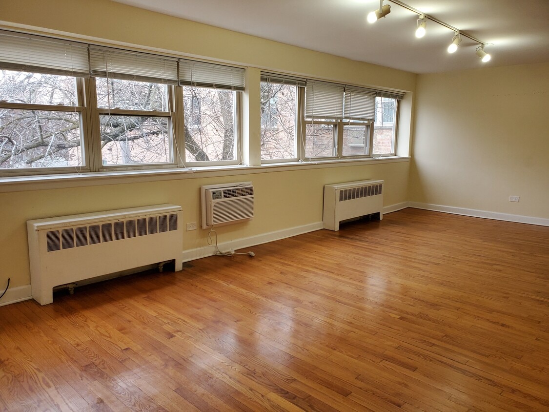 Primary Photo - 1736 W Farwell Ave