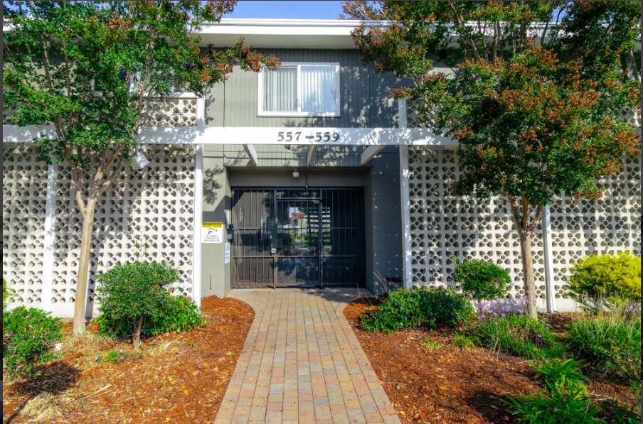 Foto principal - Garden Court Apartments