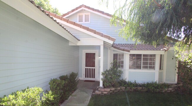 Foto del edificio - Lovely Single-Story 2-Bedroom Home in Redl...