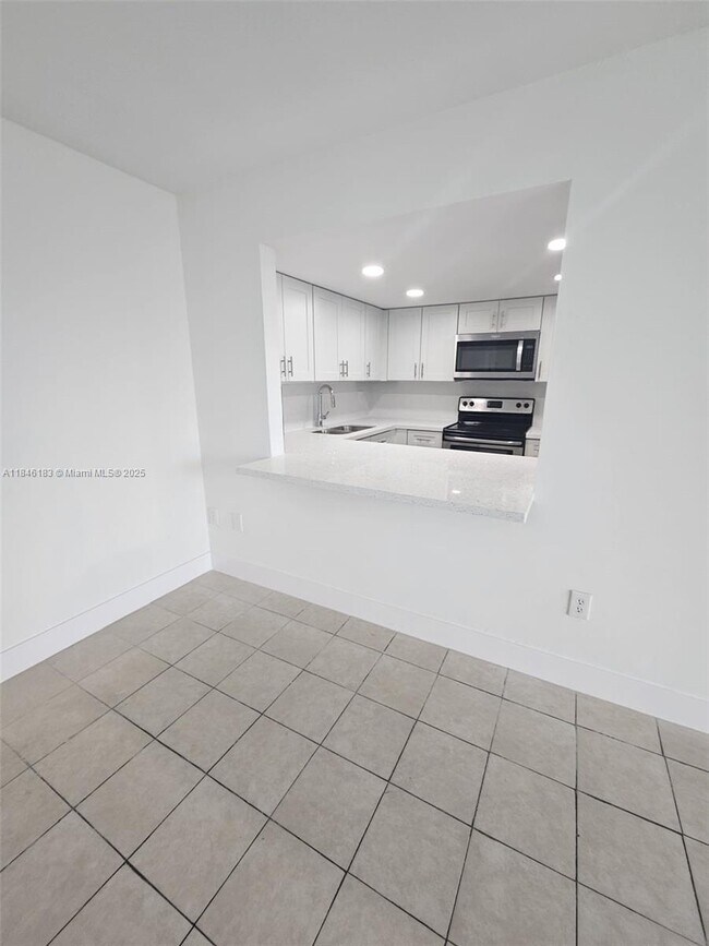 Foto del edificio - 8045 NW 7th St