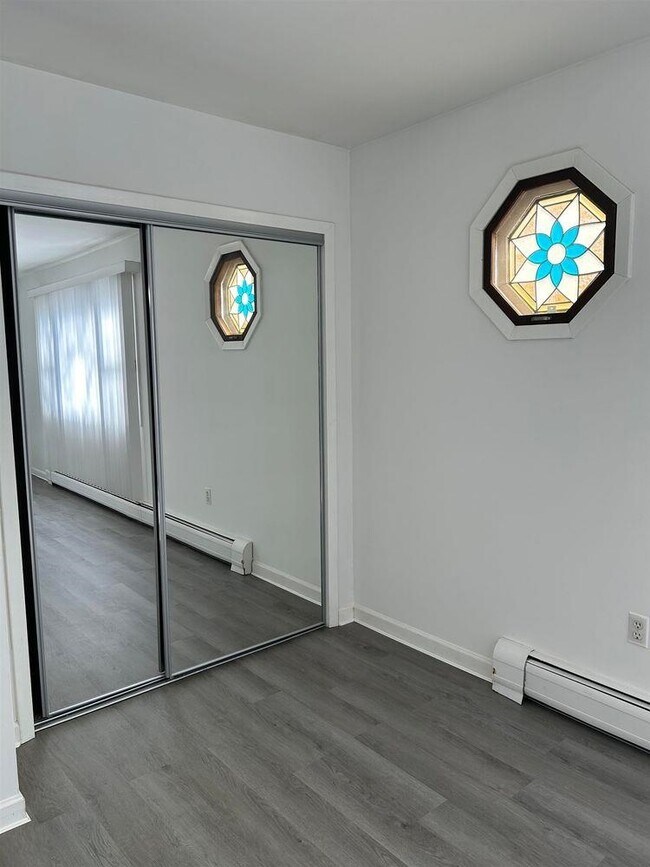 Foto del edificio - 105 Columbia Ave