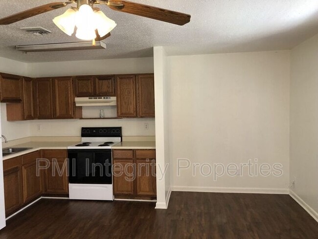 Building Photo - 105 Meaux Blvd