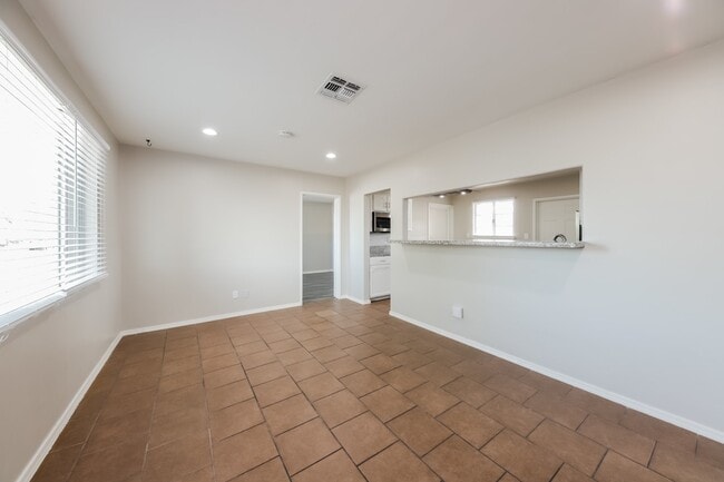 Building Photo - 8239 N 29Th Dr