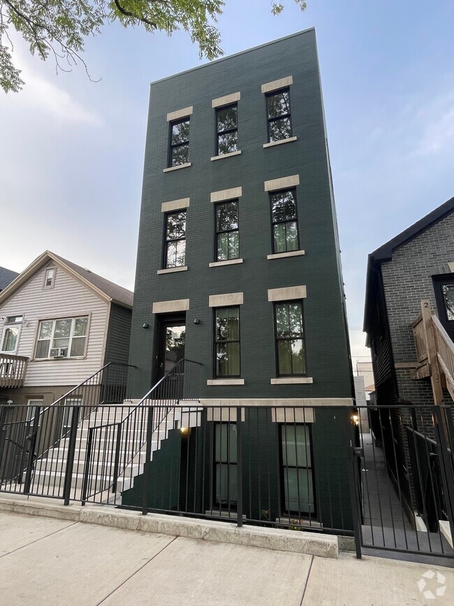 Building Photo - 1626 W 21st Pl