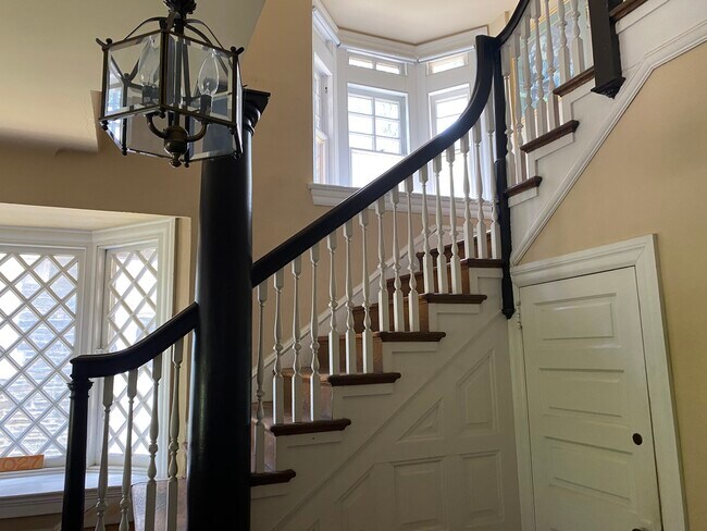 Entrada principal común - 7936 Montgomery Ave