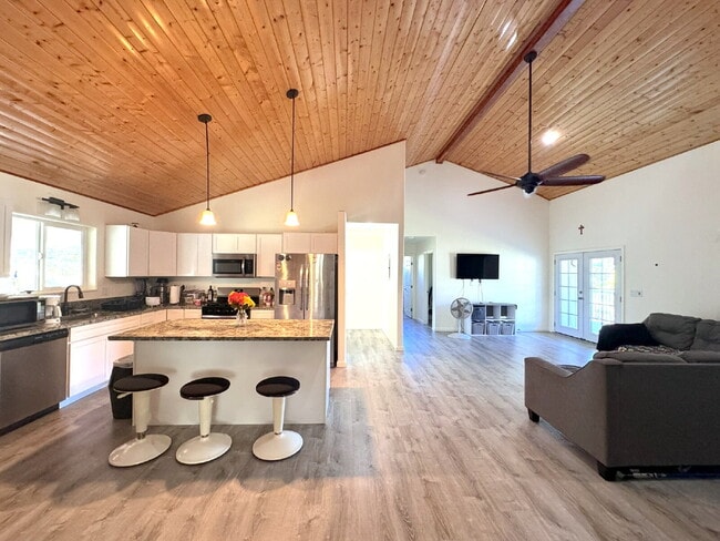 Building Photo - Available 5/1/26!  Fully Furnished 3bd/2ba home fro rent!
