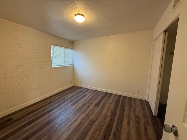 Foto del edificio - 860 E 500 S