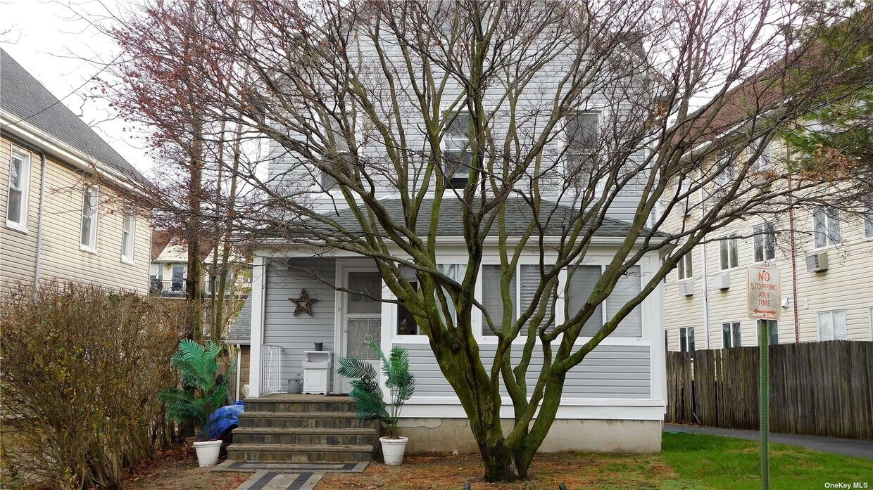 Primary Photo - 34 Lincoln Pl