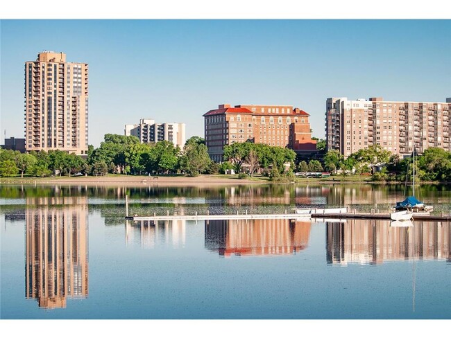 Foto del edificio - 2950 Dean Pkwy