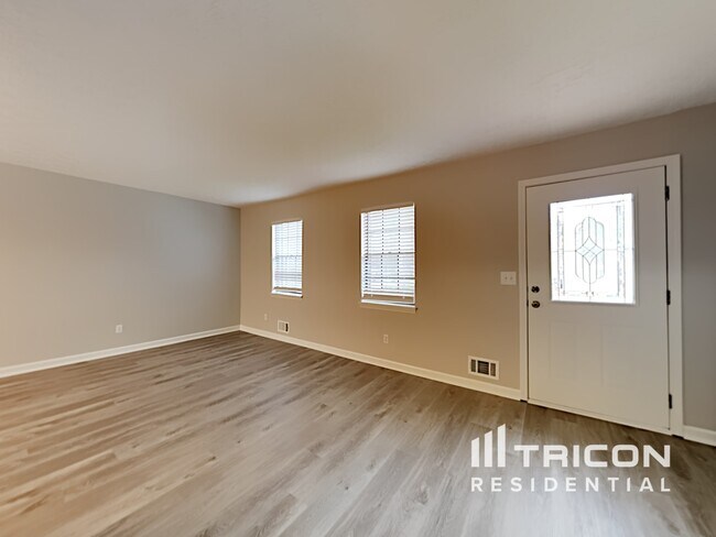Building Photo - 30 Carriage Cir