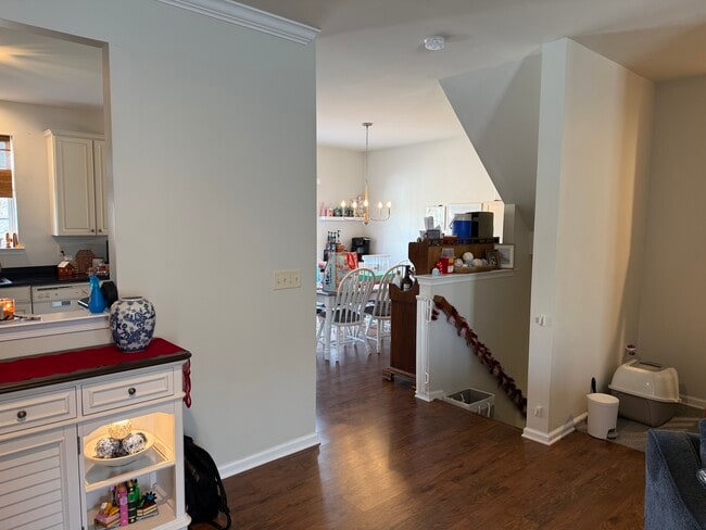 Building Photo - 423 Marion Rd