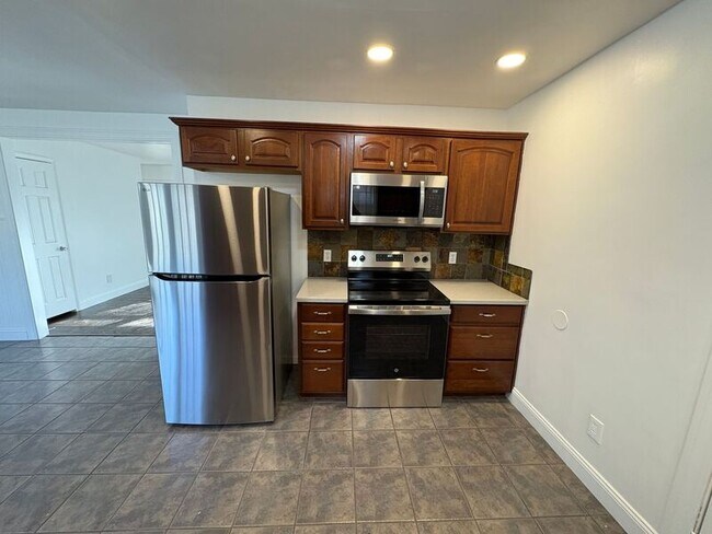 Building Photo - 9900 Lawndale Ave