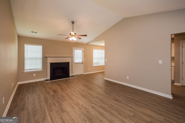 Foto del edificio - 150 Creek Way