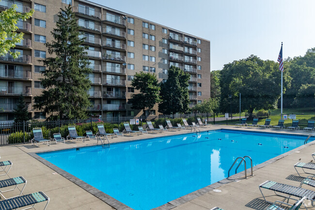 Piscina - Portage Towers Apartments