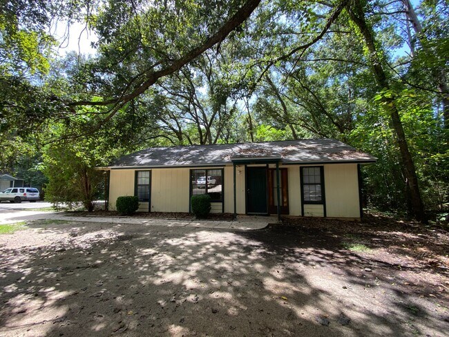 Building Photo - 3 BR / 2 BA Single Family Split Plan home ...