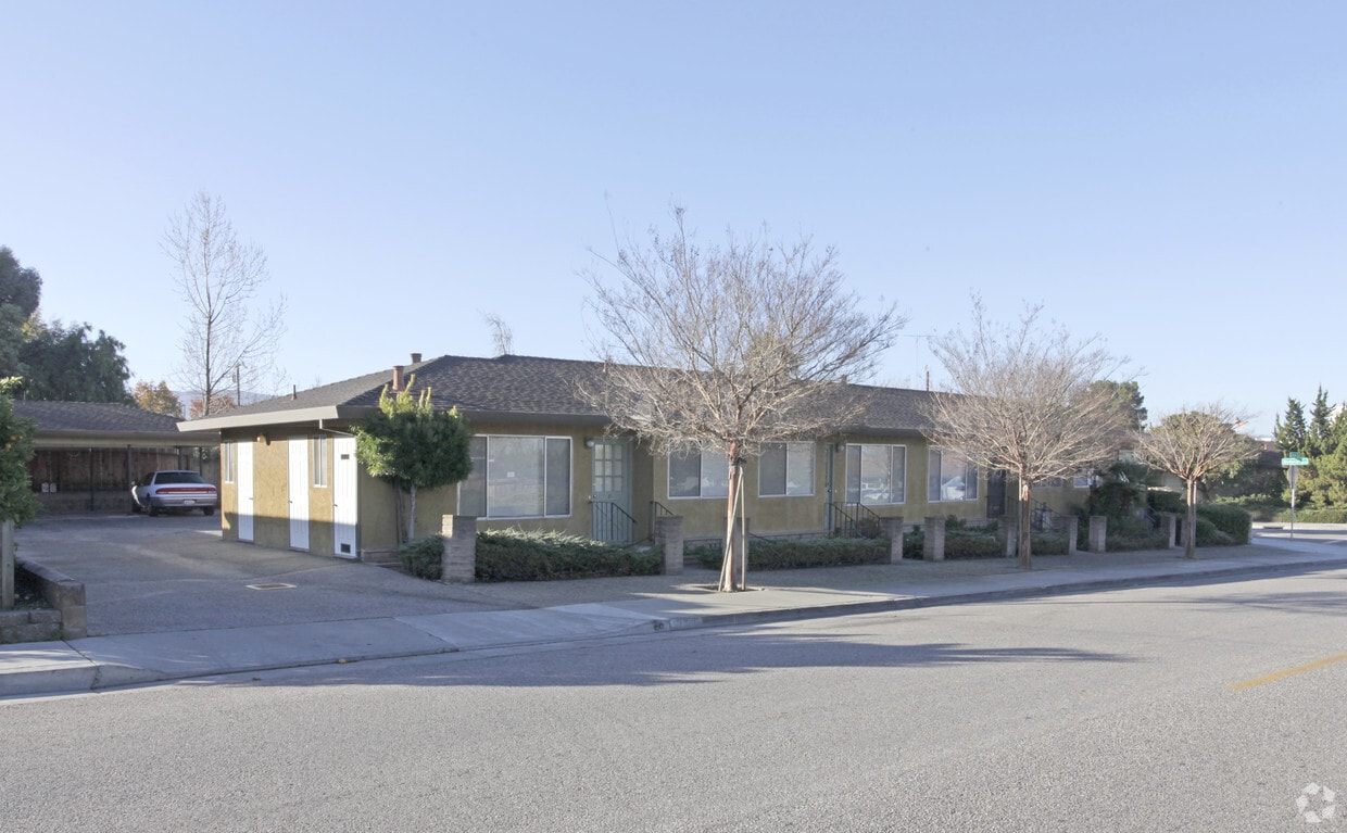 Primary Photo - 1001 Sunset Dr