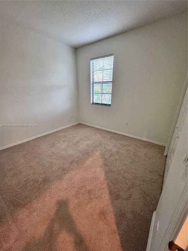Foto del edificio - 636 NE 193rd St