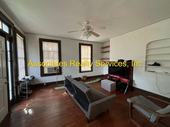 Building Photo - One Bedroom One Bath Near UF ***NO PETS***