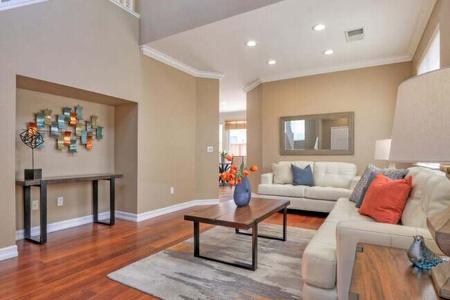 Foto del edificio - Gorgeous Home | Desirable Location | A/C