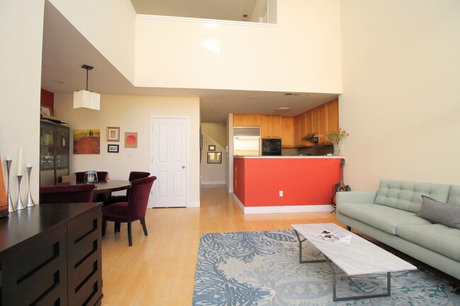 Foto del edificio - Best deal in the Dogpatch! Spacious top fl...