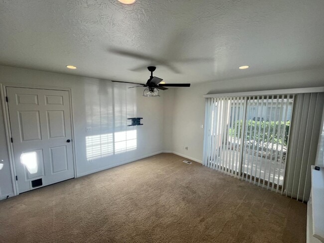 Building Photo - 2525 450 S
