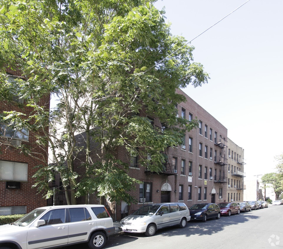 Primary Photo - 61-18-61-20 43rd Ave
