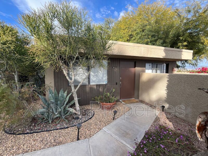 Foto principal - 423 Bradshaw E Ln