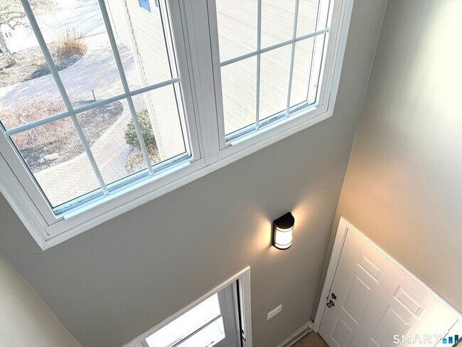 Foto del edificio - 94 Waldron Dr