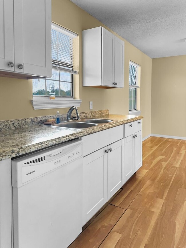Building Photo - 276 Daffin Pl
